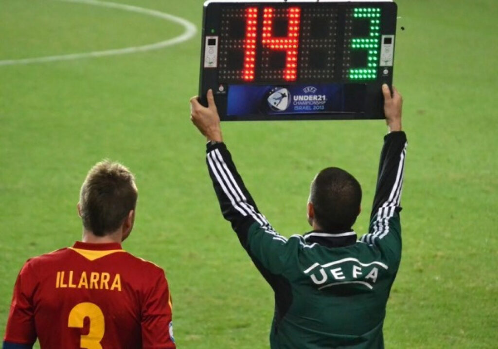 Quando surgiu a regra das substituições no futebol?