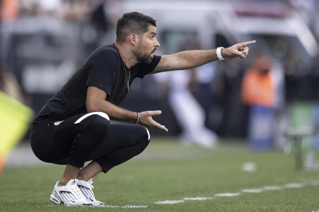 Jogador surpreende e deslancha no Corinthians após chegada de António ...
